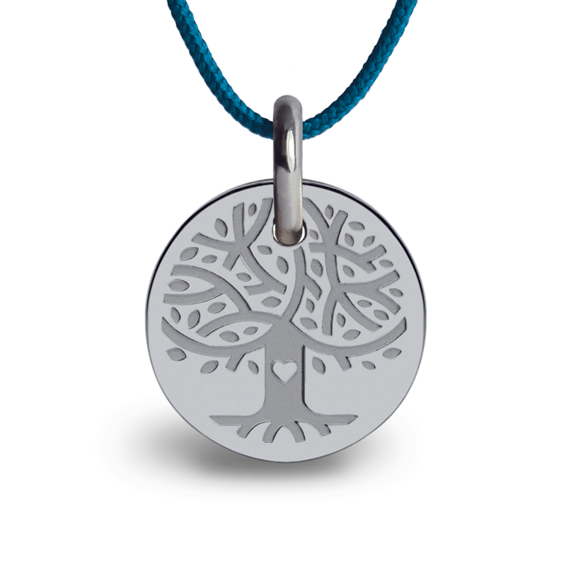 Dimensions de la médaille de baptême LOVETREE sur cordon de la collection de bijoux pour enfants MIKADO.